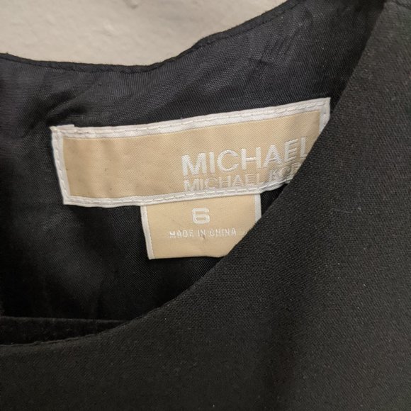 Michael Kors | Sleeveless Black Dress with Belt - Picture 4 of 5